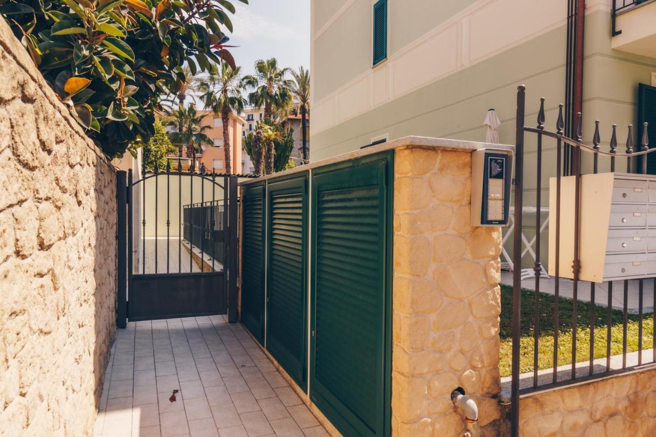 189 - Casa Bordighera Centro, 350Metri Dal Mare Apartment Exterior photo